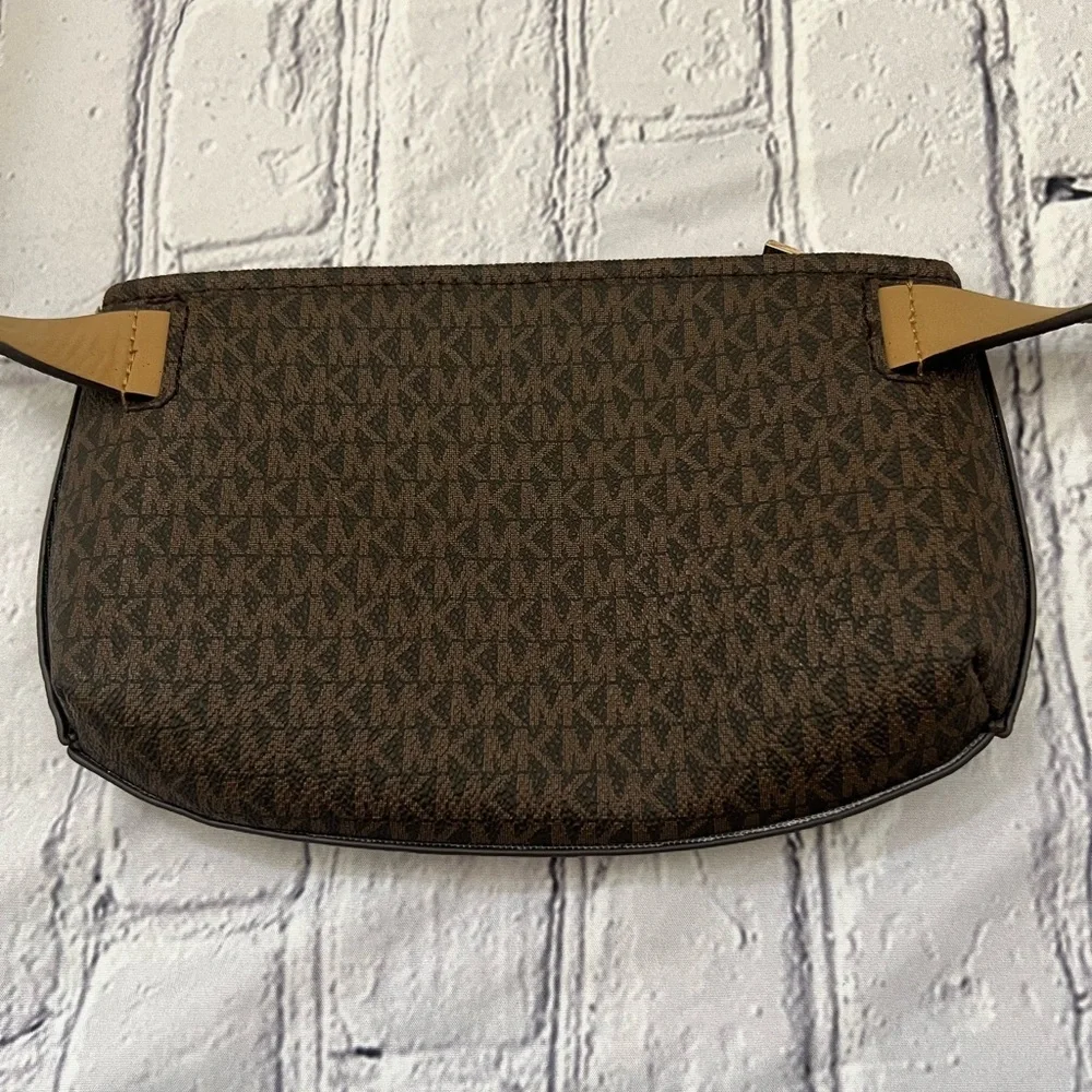 NEW Michael Kors Women's Belt Bag, Waist Bag, Brown Signature Stripe